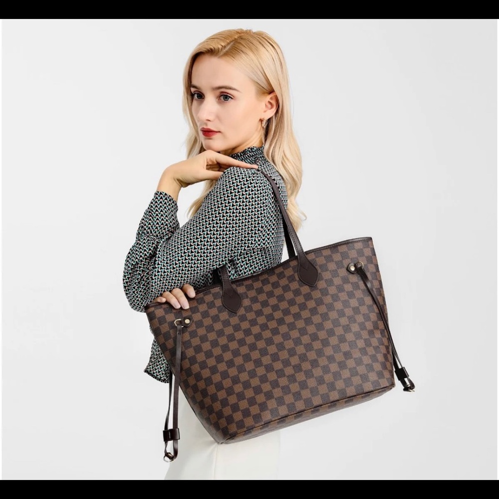 Checkered Tote With Wallet